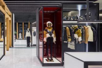 盟可睐MONCLER PUPAZZO冬日装置北京三里屯太古里亮相